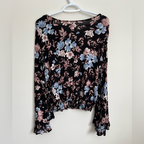 AE bell sleeve top - Picture 3 of 4